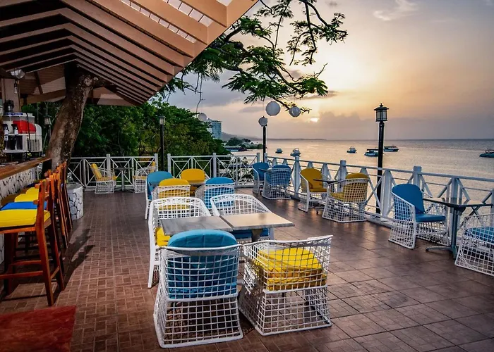 Hibiscus Lodge Hotel